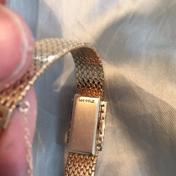 Vintage Lucien Piccard 14k wind up wrist watch - Picture 6 of 7